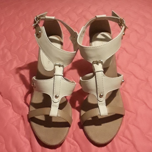 Shoes - Picture 1 of 4